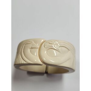 Vintage Laurel Burch Chunky Carved Mynah Birds Beige Clamper Cuff Bracelet